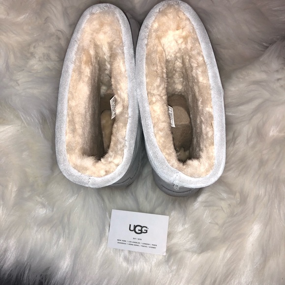 SOLD!!! UGG Classic Sunshine Perf - Picture 5 of 7